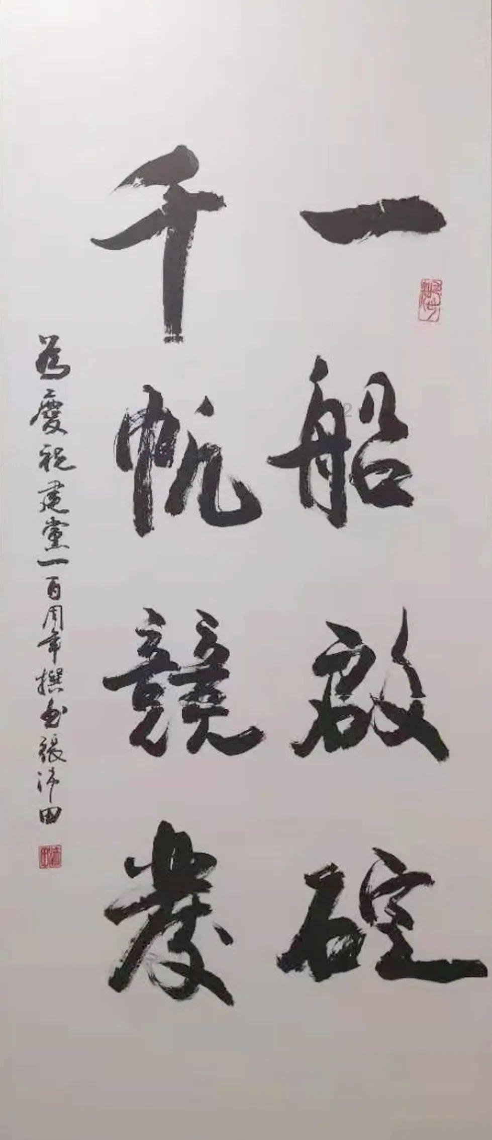 小S与女儿Lily户外大片曝光，母女时尚默契令人惊艳！