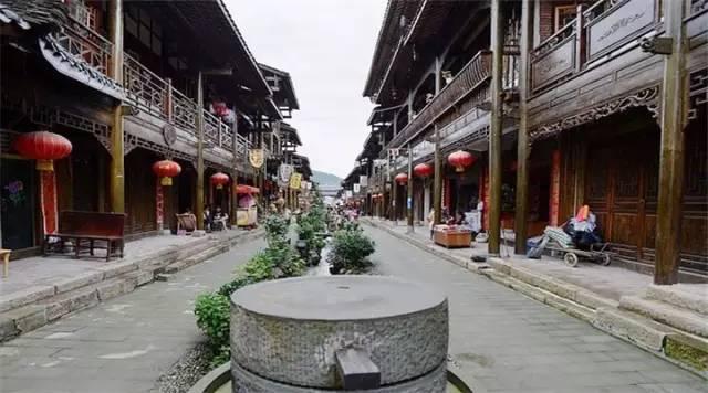 中华企业:股票交易异常波动,三个交易日内涨幅偏离值累计超20%